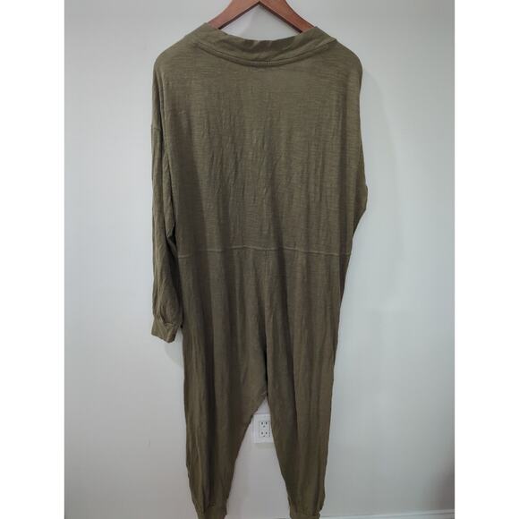 Natural Life Green Plunge Jumpsuit Oversized - Picture 4 of 4
